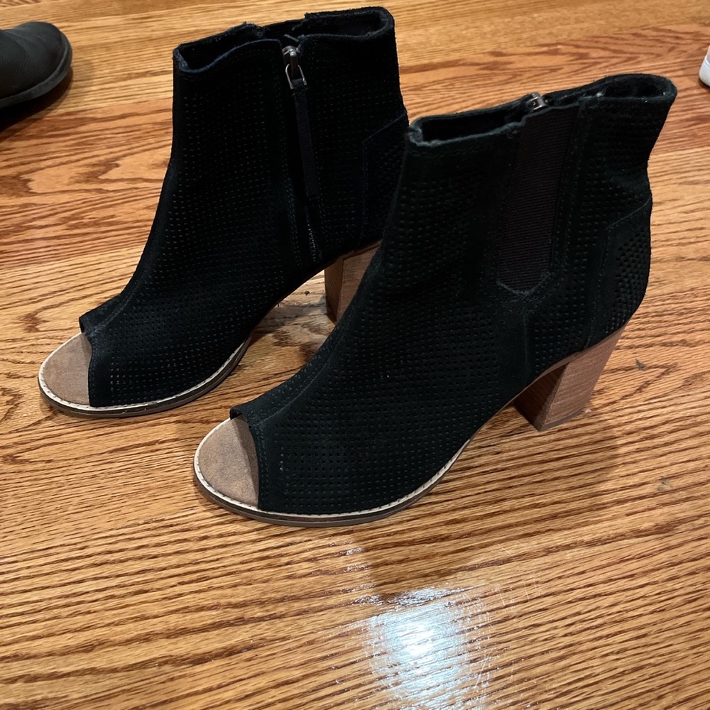 Heels - Picture 2 of 3